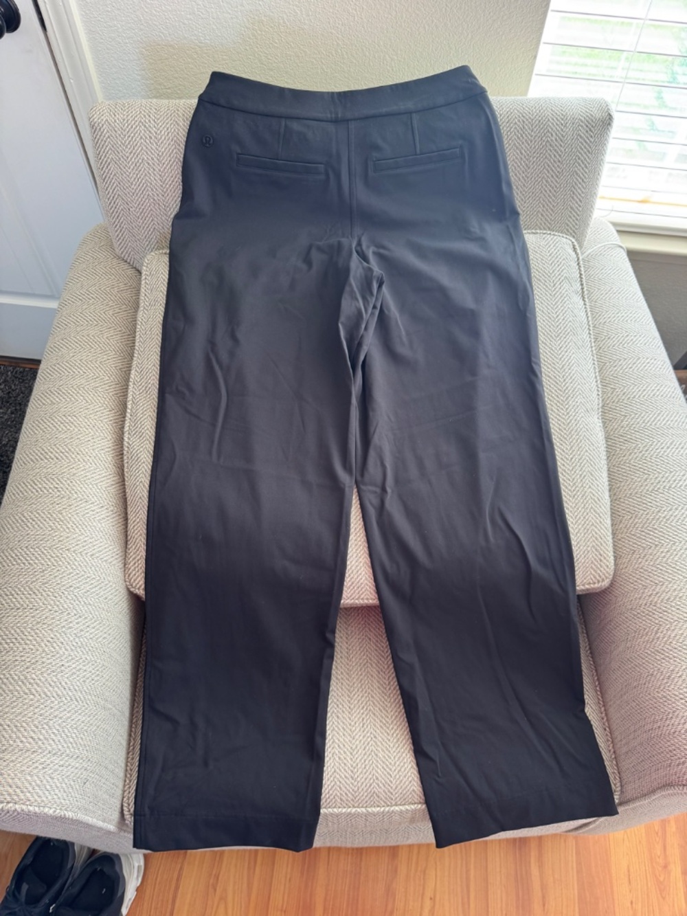 Lululemon Straight-Leg Mid-Rise Pant drawstring Luxtreme Regular Black Medium - Picture 8 of 8